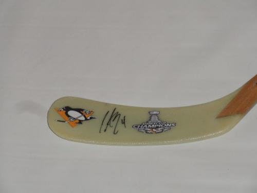 ג'סטין שולץ חתום על מקל הוקי פיטסבורג פינגווינים אלופי גביע סטנלי - מקל NHL עם חתימה