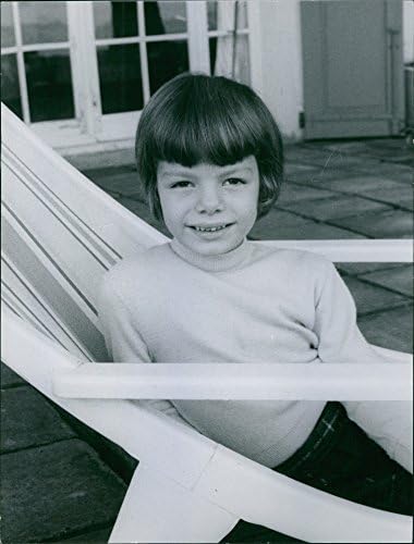 תצלום וינטג 'של הנסיך עלי חאן מחייך כשהיה ילד.