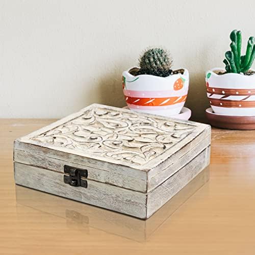 Stonebriar לבוש עץ לבנה קופסת תכשיט מזכרת עם מכסה צירים ועיצוב פרחים מגולף, קופסת תכשיטים קטנה דקורטיבית, רעיון מתנה