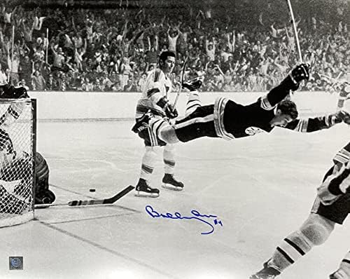 בובי אור חתם על בוסטון ברוינס 16x20 הוקי מעופף הוקי צילום GNR - תמונות NHL עם חתימה